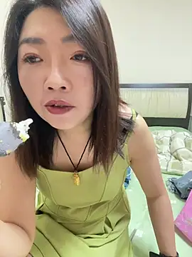 lululove66 online show from May 12, 8:33 am