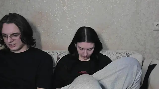 muuur love231 online show from May 3, 8:12 pm