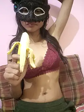 Curvy Amyra online show from April 4, 7:02 pm