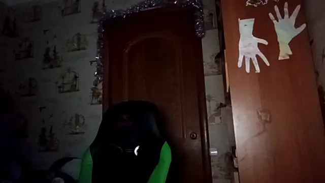 SirenFrost online show from March 21, 3:39 pm