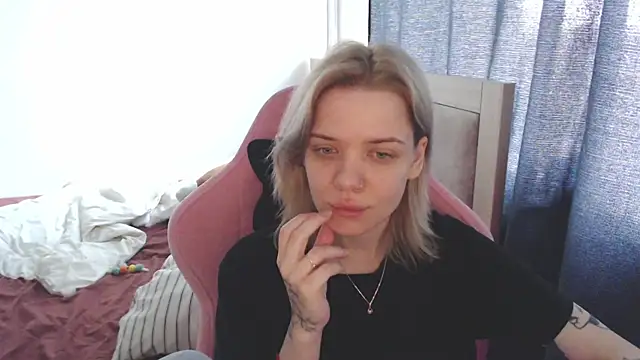 TenderChloe online show from May 30, 9:40 am