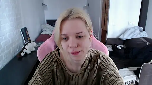 TenderChloe online show from April 5, 9:19 am