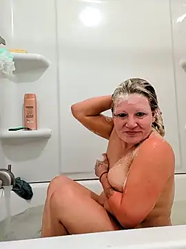 trippsgotlips online show from June 10, 3:22 pm