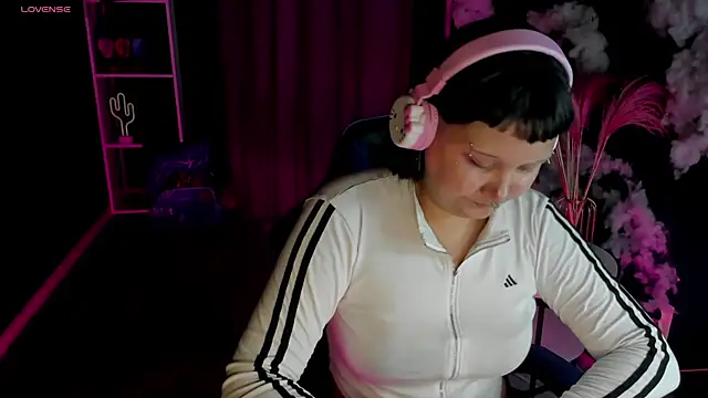 Amelia goth online show from June 4, 2:43 pm