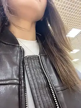 AnitaFly online show from May 12, 1:40 pm