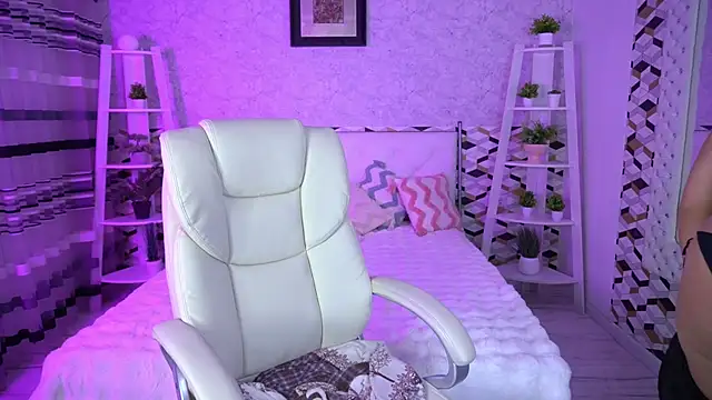 HeyKitten online show from April 27, 6:21 am