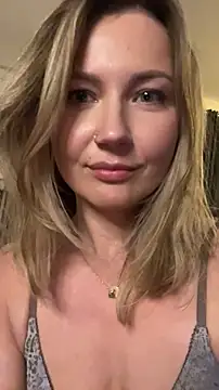 WhereisAlice online show from April 16, 11:40 pm