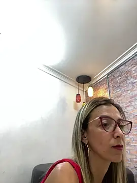 AlanaBrunetteX X online show from June 1, 11:49 pm