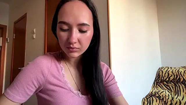 Liesenaniles online show from May 2, 3:21 am