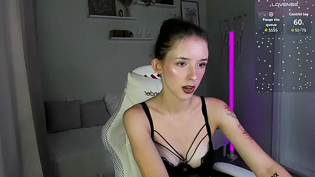 AnnaOddy online show from July 4, 6:31 am