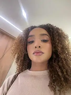 emmawilliamss01 online show from April 23, 5:48 pm
