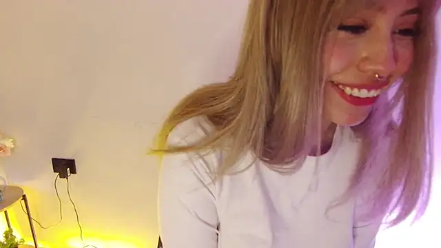 Evannia online show from May 18, 4:07 am