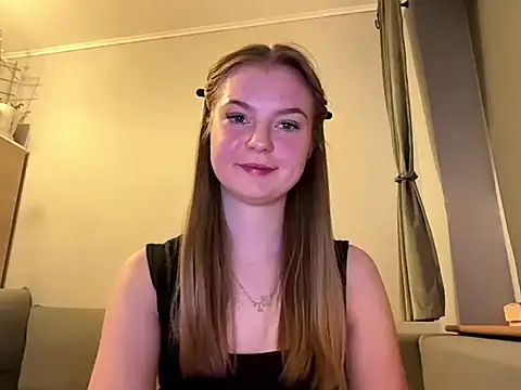 MargaretCutegirl online show from April 13, 6:30 pm