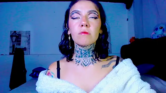 LannieGonzales online show from May 15, 1:54 am