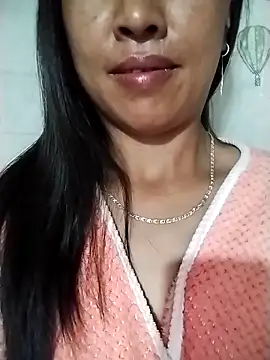 Lisa-aa online show from May 5, 1:47 pm