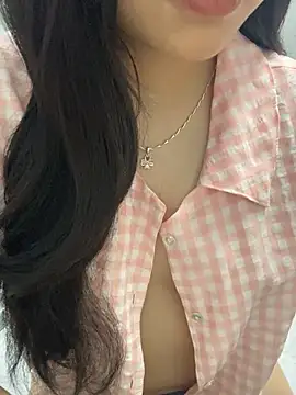 Rosecute11 online show from May 3, 7:39 pm