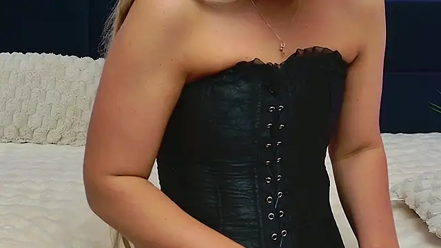 BlondieEve online show from May 7, 4:17 am