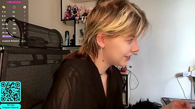 MadalynNosel online show from April 24, 7:11 am