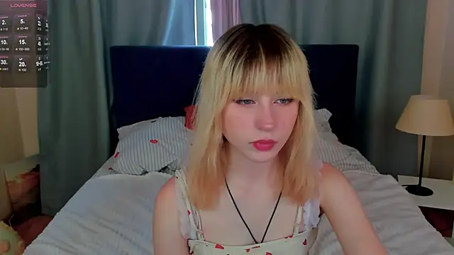 MiaKimiko online show from June 8, 1:39 am