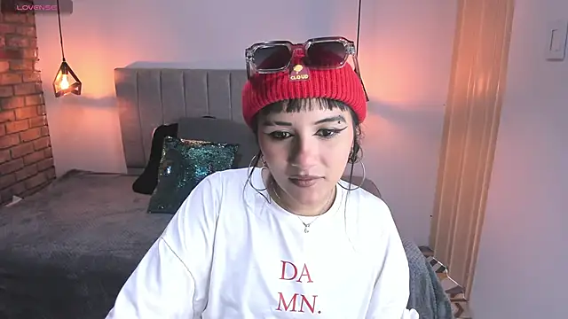 Hanna Clark   online show from May 22, 2:48 pm