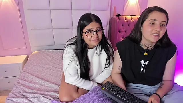 Elisa n Emma online show from April 22, 8:06 pm