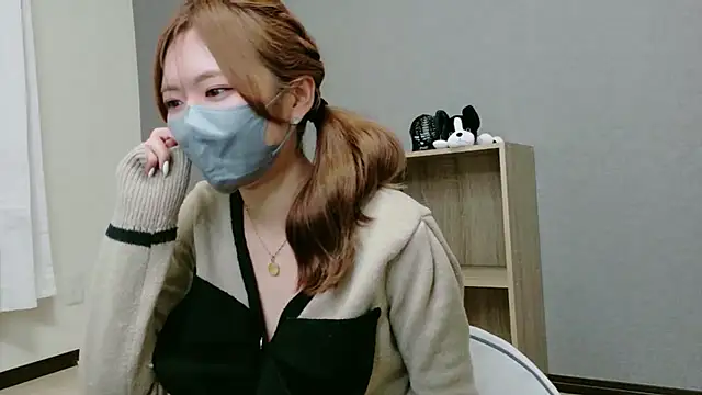 YUA 0425 online show from April 28, 5:17 pm