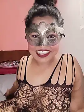 Maskedcurves online show from June 29, 9:05 am