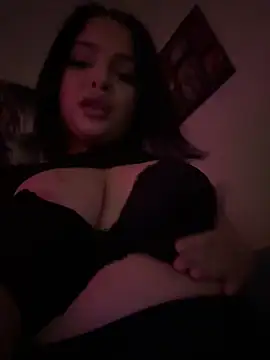 MiaKittyx0 online show from May 18, 11:44 pm
