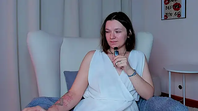 kirarogersss online show from May 21, 4:05 pm