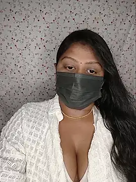 Romantic Woman online show from July 11, 6:30 pm