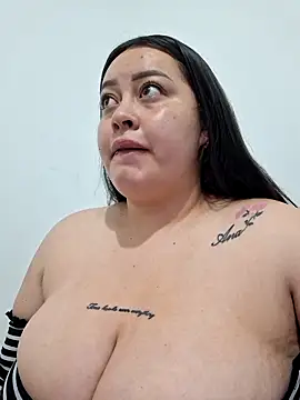 Stefiilove- online show from April 4, 3:33 pm