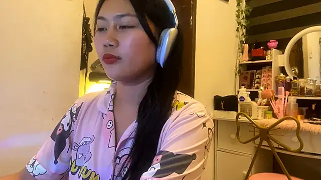 GlindaDejardin online show from April 24, 5:49 pm