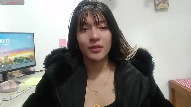 hannajonnes1 online show from May 19, 3:13 am