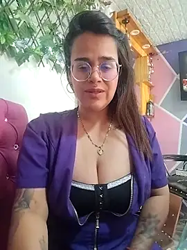 rochylinda online show from April 23, 3:25 pm