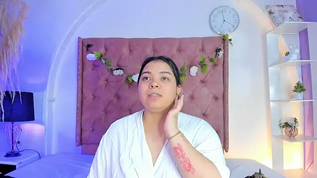 ROSELEI  online show from June 8, 5:30 am