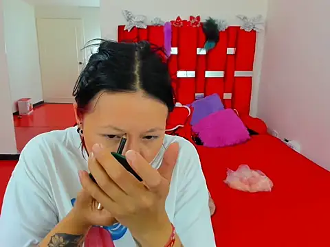 scarlett red 1 online show from June 3, 5:18 pm