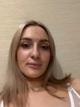 lovencat online show from April 17, 8:44 pm