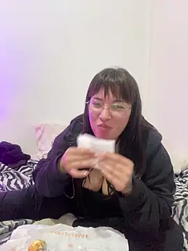 cherryxxox online show from May 6, 4:27 am