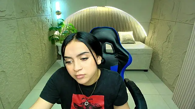 mel r online show from April 18, 3:09 am