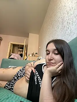 RiannaBrown online show from May 1, 4:05 am