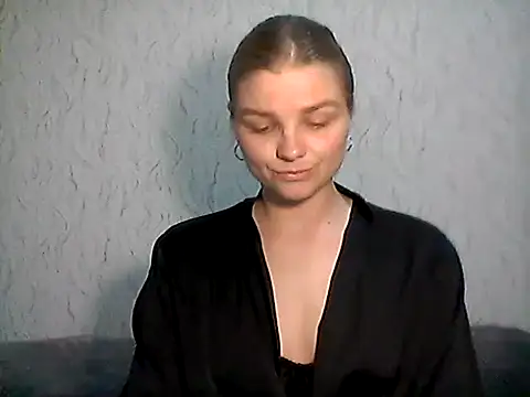 ElizaCrowe online show from April 17, 6:43 pm