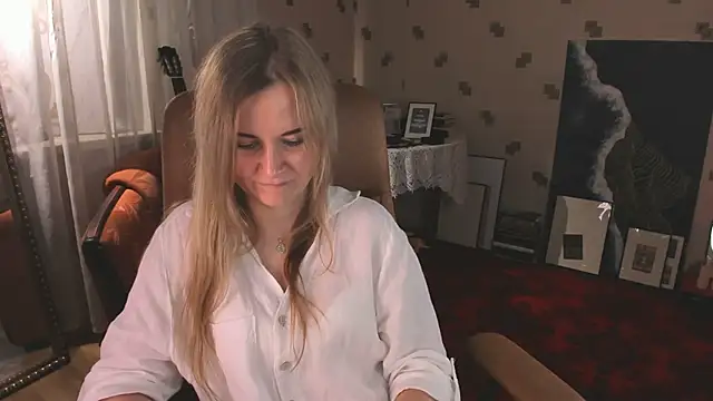 MiaSparkes online show from June 17, 11:33 am
