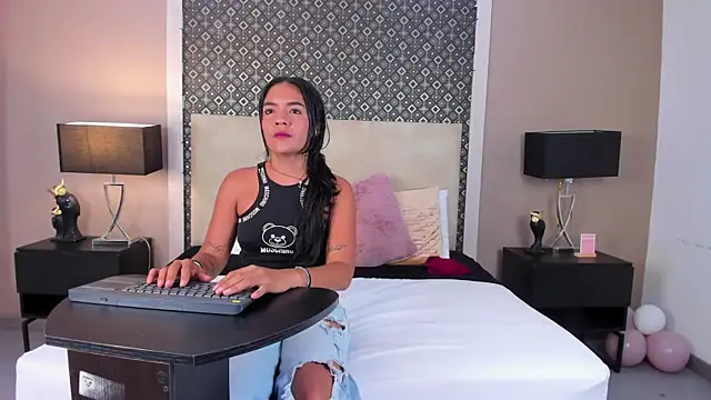 alisson monroe  online show from April 18, 7:58 pm