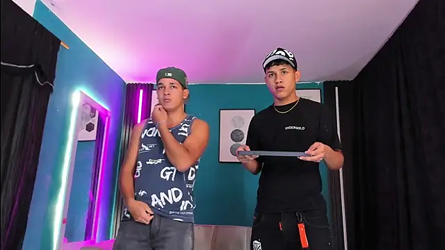  HotWildwolves online show from April 11, 8:23 pm