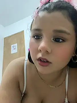 aleja-lopez online show from April 15, 11:38 pm