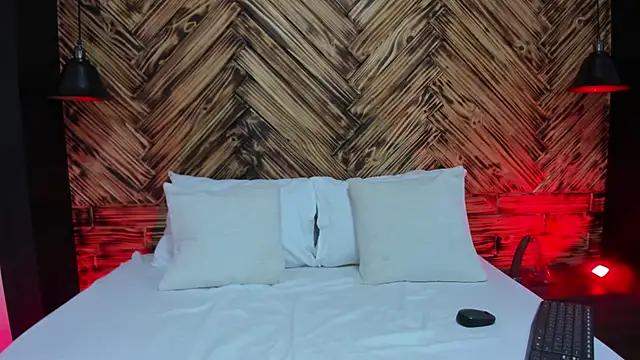 jade spinters online show from April 17, 11:56 am