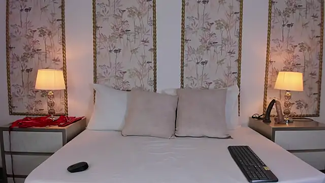 jade spinters online show from June 25, 7:48 pm
