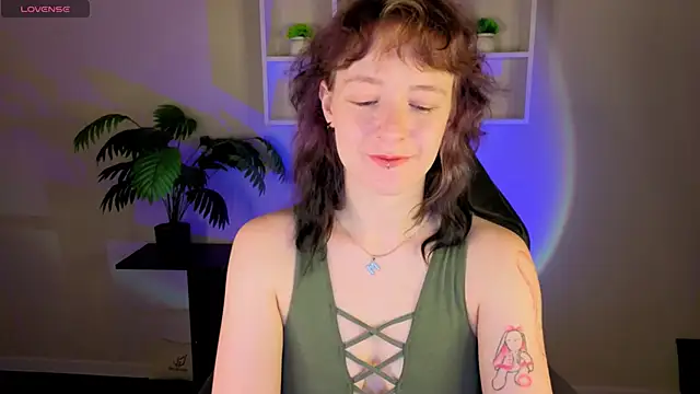 Ricki Bloom online show from May 9, 1:07 am