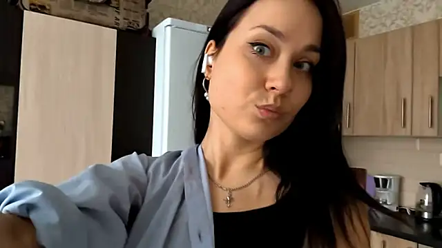 DinahZapalac online show from April 19, 6:57 am