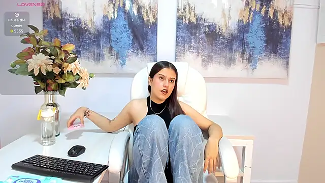 madydoll  online show from June 16, 9:05 pm